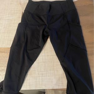 Lululemon Women Black Mesh Cropped Workout Leggings T60416